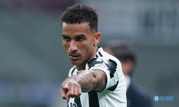 《风与潮》看片会 任嘉伦蓝盈莹李纯分享表演感受 2025-12-15 12月12日，《风与潮》在京举办线下看片会，导演杨振宇、总编剧黄晖，主演任嘉伦、蓝盈莹、李纯、谭凯、马启越出席映后见面会，与观众互动交流。