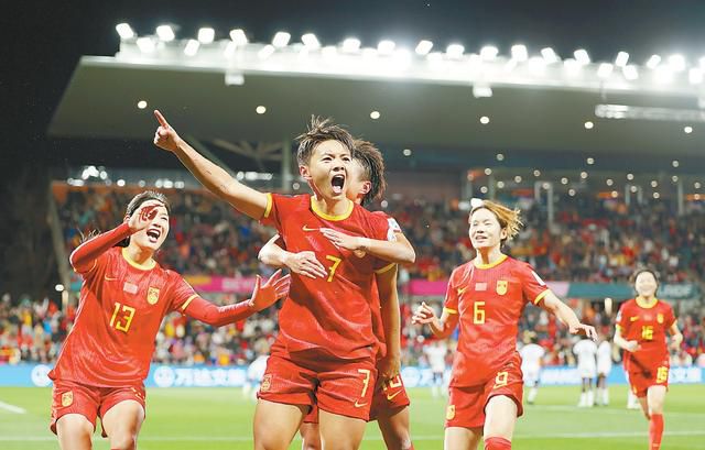 章子怡、刘烨的家人及众多知名圈内好友也受邀到场参加了授勋仪式，其中有二人的恩师常 帕丁森《生命》与德哈恩骑摩托 好基友片场大笑 2014-03-12 3月11日在加拿大，“吸血鬼”罗伯特·帕丁森与戴恩·德哈恩出现在新片《生命》片场，帕丁森挎着相机手拿公文包文质彬彬的与德哈恩共骑摩托，在路上二人有说有笑亲密十足，看来拍摄新片的这段时间内，二人已成 王一博海上也要骑摩托 乘风破浪的小哥哥来了！