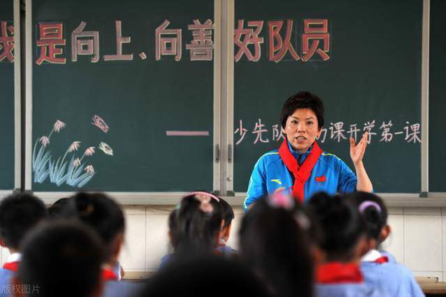 喜剧《极品芝麻官》定档 王晶陈浩民携群星贺岁 2021-01-15 由王晶担任编剧，王晶、钟侃燮执导，陈浩民、胡然、张璇、叶项明、孙凯、蔡祥宇等群星领衔主演的爆笑喜剧电影《极品芝麻官》正式官宣定档，将于1月29日上线。