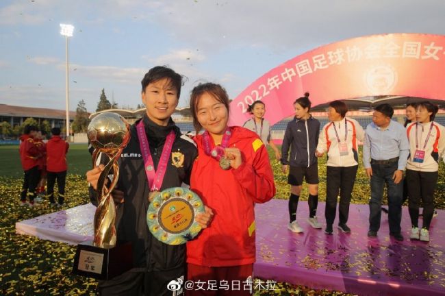 先前就传出阮经天妈妈卧病在床的消息，孝顺的他，为此推掉所有工作，在家专心照顾家人。