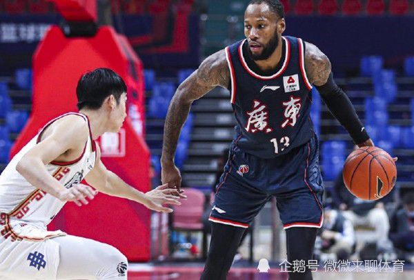 《温柔壳》曝正片片段 尹昉白客兄弟告别相拥痛哭 2023-05-24 近日，电影《温柔壳》发布“难舍手足亲”正片片段，戴春（尹昉 饰）和戴河（白客 饰）在医院聊天，背负生活重担的戴河，无可奈何之下说出“就当没有我这个弟弟”的狠话，戴春心疼地搂着戴河，兄弟俩靠在一起哭泣 白客告别“王大锤”的8年 2021-03-11 上一页12345...99下一页 | | | | | | 电影频道节目中心官方网站